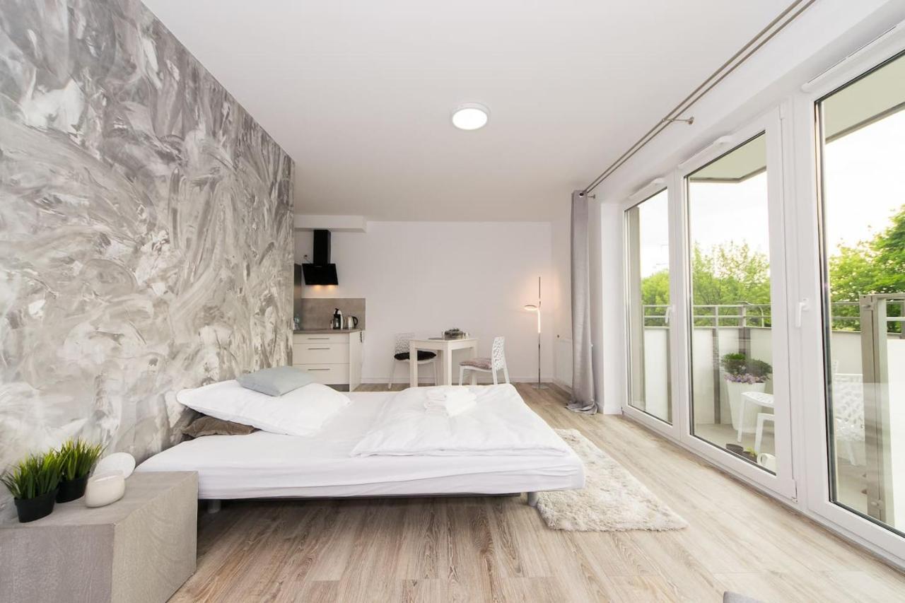 Cosy Studio With Private Garage P4You Pl Apartman Krakkó Kültér fotó