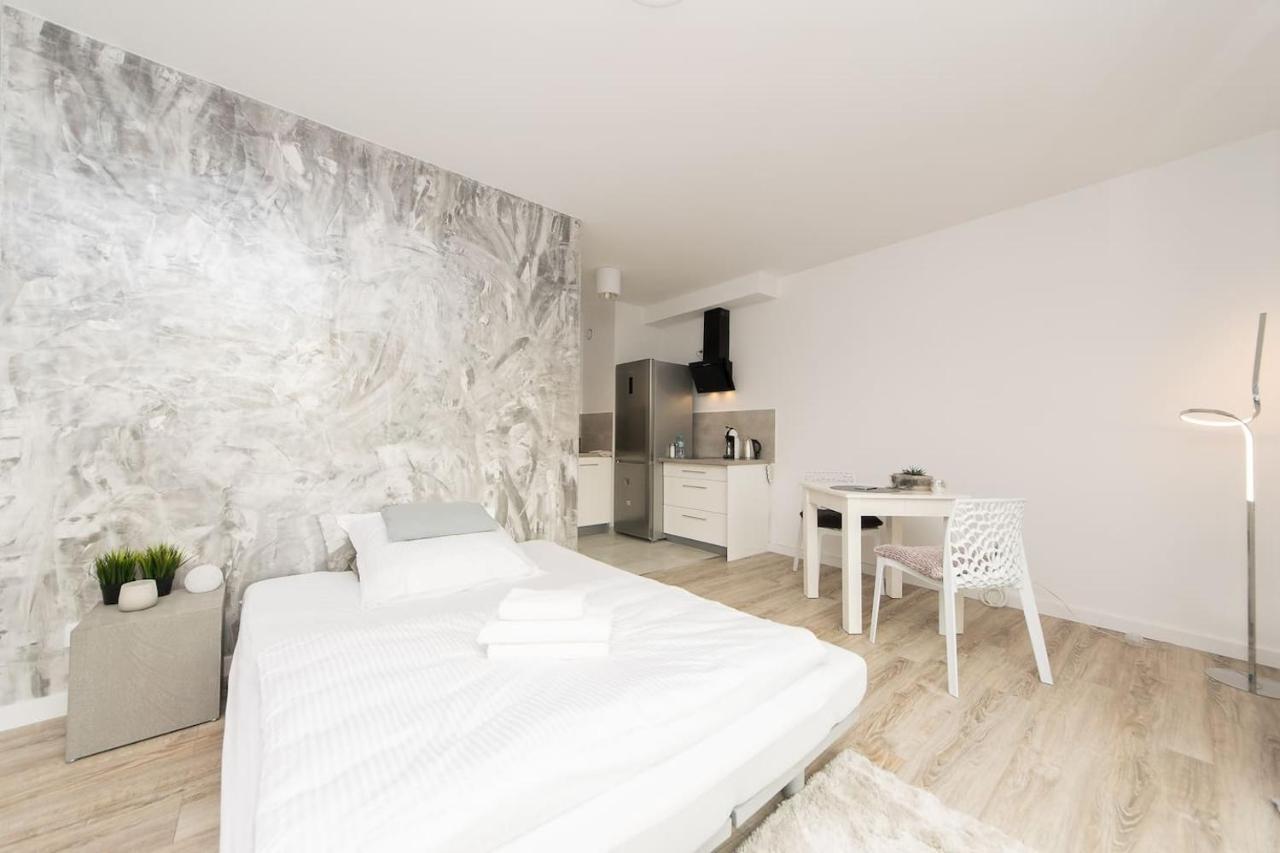 Cosy Studio With Private Garage P4You Pl Apartman Krakkó Kültér fotó