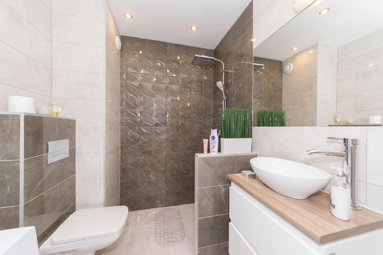Cosy Studio With Private Garage P4You Pl Apartman Krakkó Kültér fotó